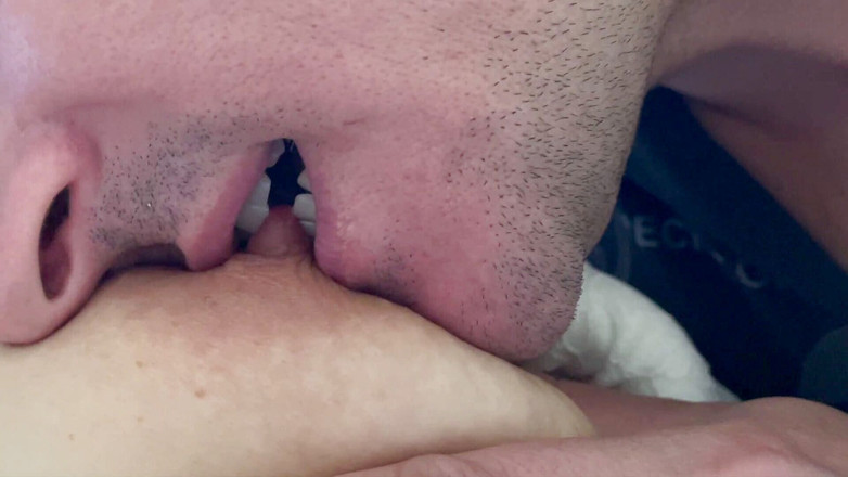 Anna Booty: Meme uçlarımı kemiriyor