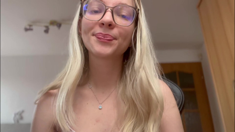 Goddess_Bella_Rae: Sen beceriksiz bir asmr rol oyunusun