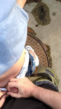 Outdoor Blowjob for Jeans Fan! Tranny Ass Full with Cum and Everyone Can See It!
