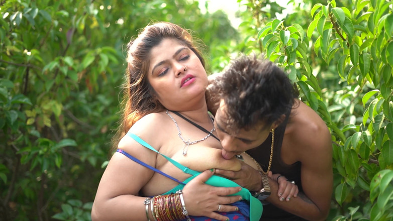 Tejashwini: インドのデシカップルが森で結婚初夜に激しくセックス