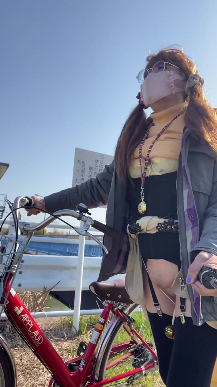 megu2002: No. 154: Strolling Along the Riverbank with My Pussy Exposed