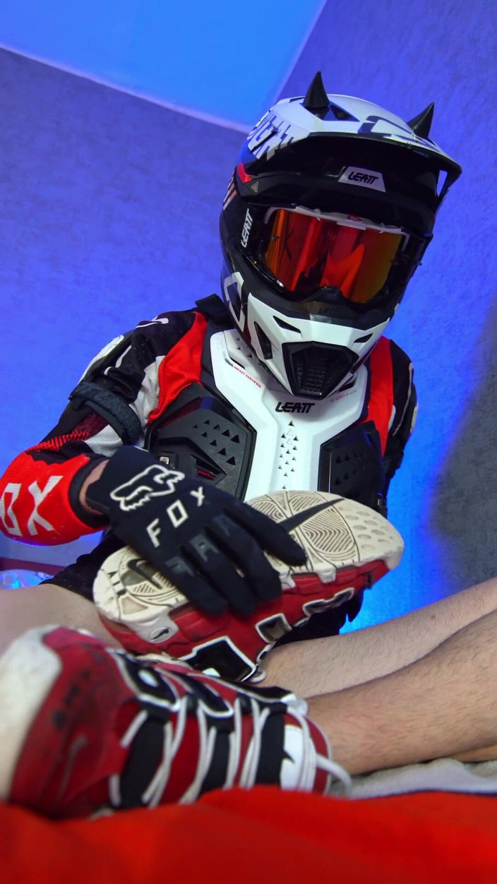 Sneakersmax98: Jen pohodička a šukání tenisek Nike Uptempo