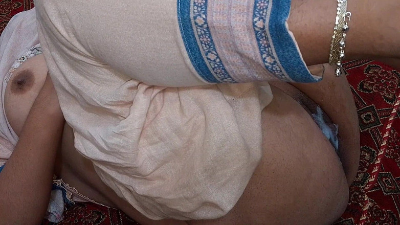 QueenbeautyQB: La zia indiana ha beccato il suo fratellastro - audio hindi