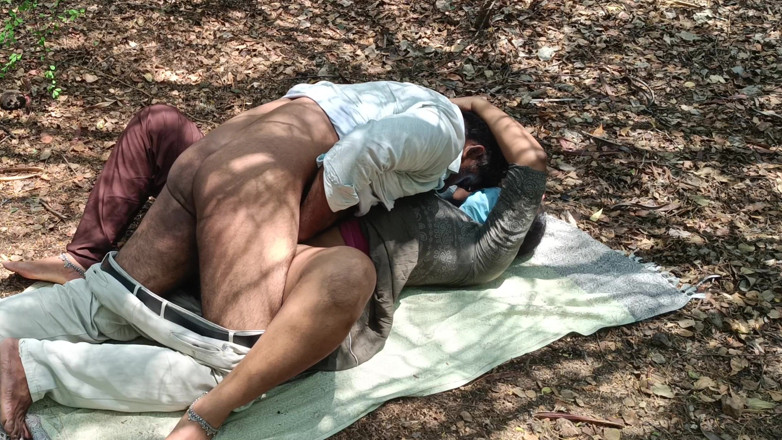 Apple baby: Foda quente na floresta