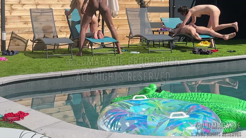 Lumacarie: Orgie la piscină la Colo 2024