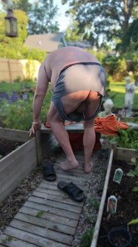 Mi godo il mio cortile - nudo!