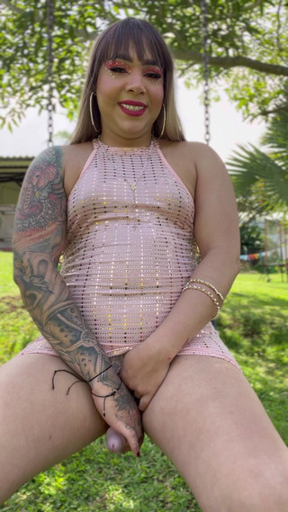 JessieRoss: Писаю в парке
