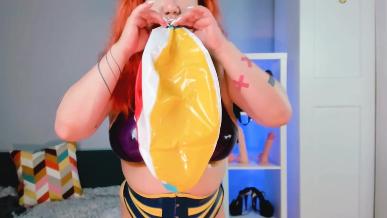 Ella Kross: Strandbal opblazen door je stiefmoeder 