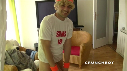 Kinky Bareback Boys: Troia sborrata dentro in sospensore da un ragazzo divertente
