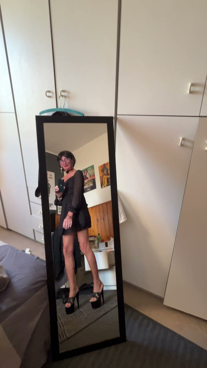 Andreina Naty: Prove Di Atteggiamento Sexy