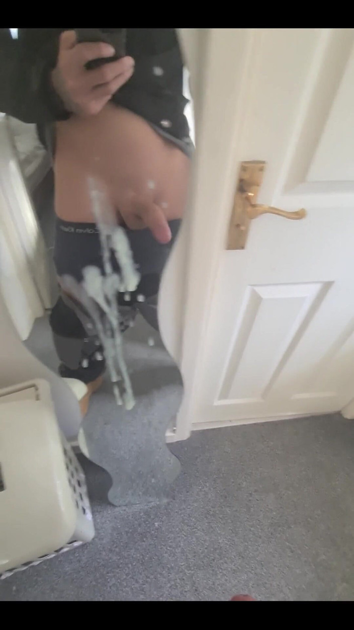 Englishtom20vip: Sperma på Spegel