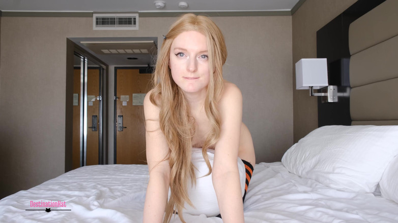 Destination Kat: पैंटीज में तकिया कूबड़