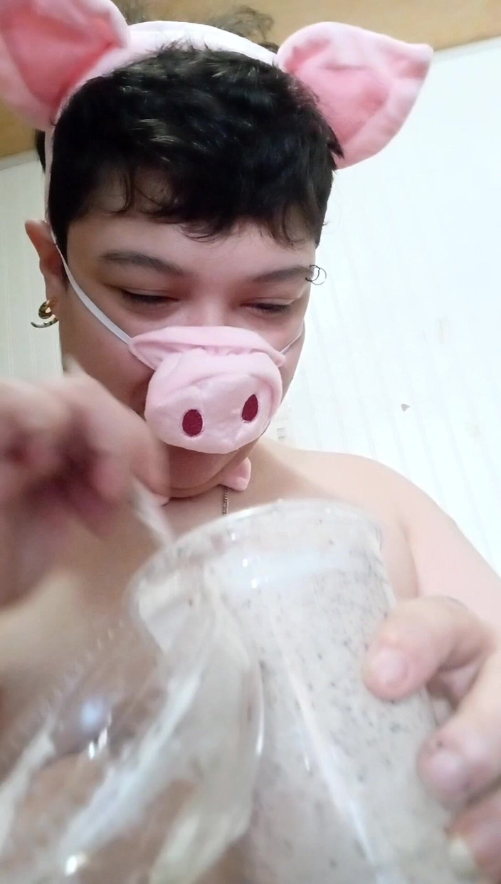 PrinceDez: Prince Dez prasata na sušence třesou a hraje si s...