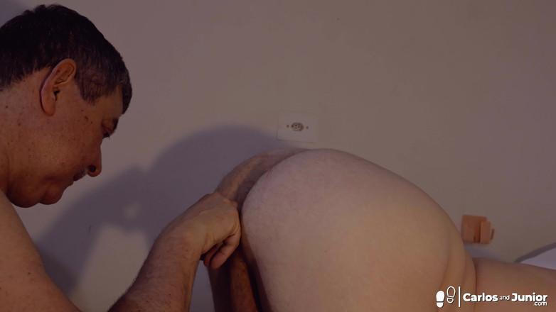 Carlos And Junior: Papá lamiendo el culo de su hijo