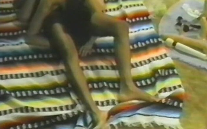 Homegrown Vintage: Bir saatlik klasik oral ve oyuncaklar