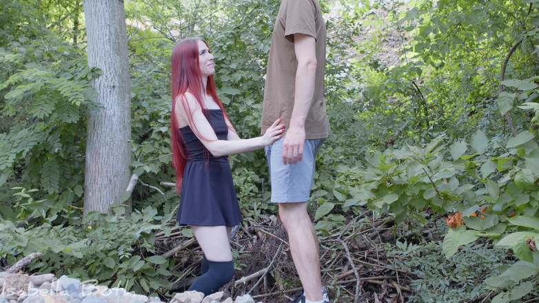 Isabella Both: Kouření a chcaní si hrají s divnou dívkou, kterou jsem...