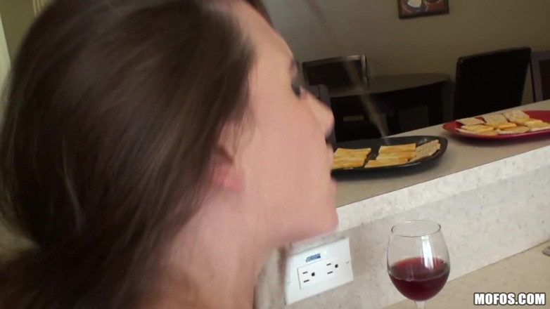 I know that girl: Sé que chica - Renna Ryann Aways traga un sabroso aperitivo