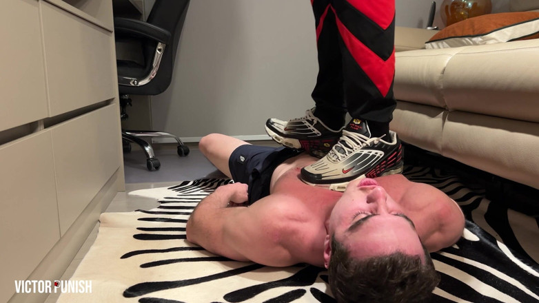 Victor Punish: Trampling - Nike Tn Vs Slave