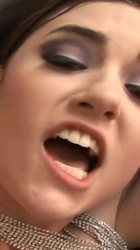 Sasha grey：深度激烈的