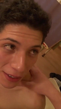 Videoclip exclusiv Fără prezervativ: sex anal în birou între homosexuali sexy și foarte excitați