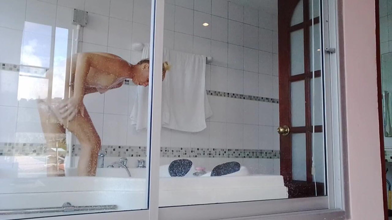 MissAnja_FH: Guarda Me in bagno