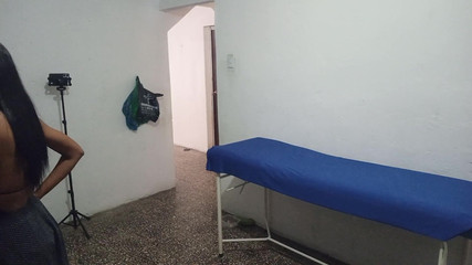 NEGRITA SEXY: Aku mengunjungi tetanggaku dan pria yang kusuka tiba-tiba datang untuk...