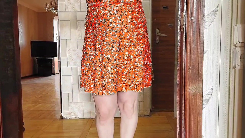 Kitty_Cross: Transsexual sissy crossdresser girl corpo mini saia quente cadela loira...