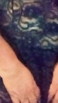 Une MILF mature envoie accidentellement une vidéo à son beau-fils
