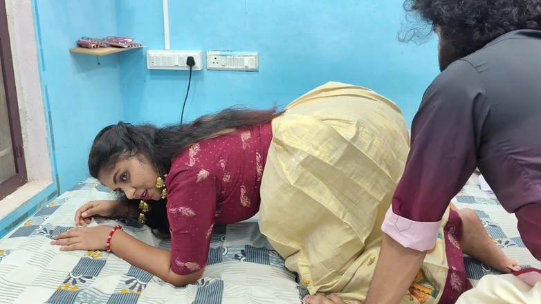 Vaigavarun45: Cewek kerala dengan rok mini lagi asik ngentot hot bdsm...