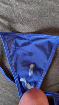 Crot di celana dalam istri 22
