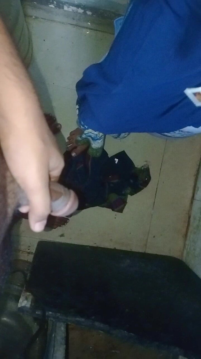 NikiRathod: Kouření a olejová masáž ptáka