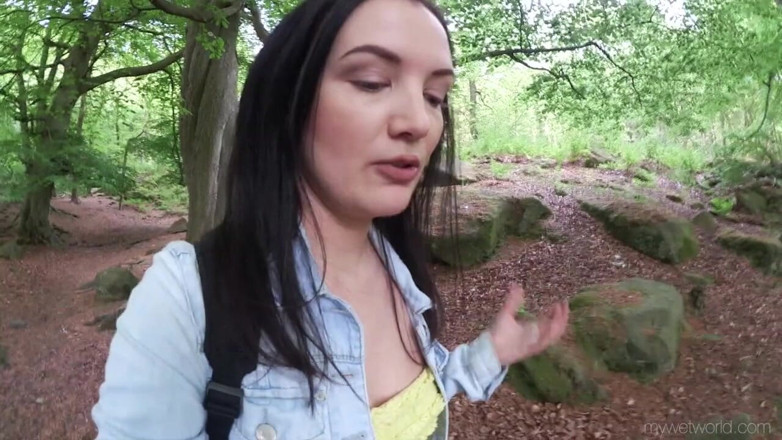 Faye Taylor: Desperate to pee in the woods No.2