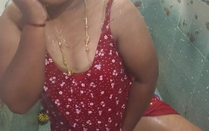 Susmitha2258: Desi kvinna duschar