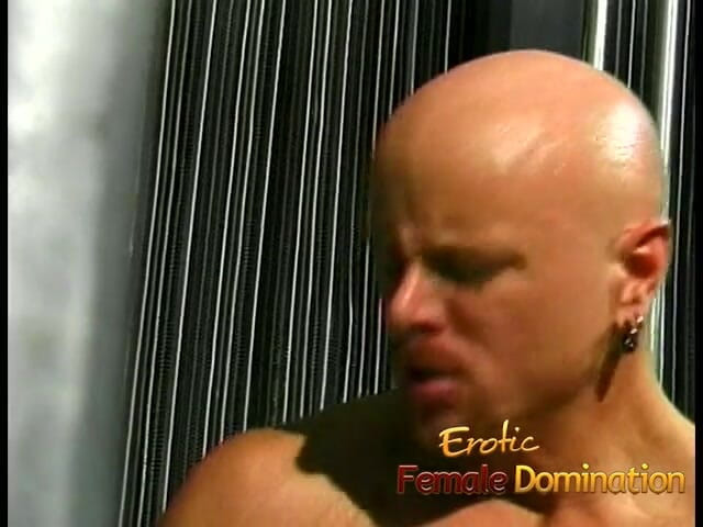 Erotic Female Domination: Gefangene sklavin von atemberaubender herrin gepohlt und zickt