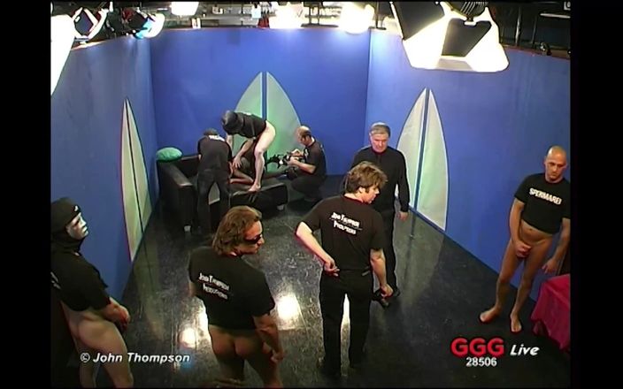German Hardcore Gangbang: Sex în grup german - găurile ei, regulile lor