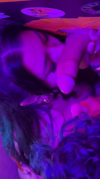 Bailey Boston e Kennedy Starling compartilham dotado branco no Gloryhole