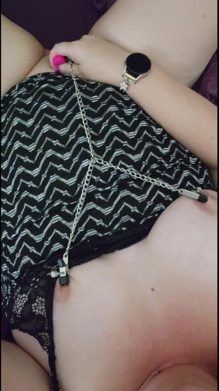 Dainty Deviant: Sexy milfka s křivkami umožňuje anonymnímu muži ovládat její Svěží...