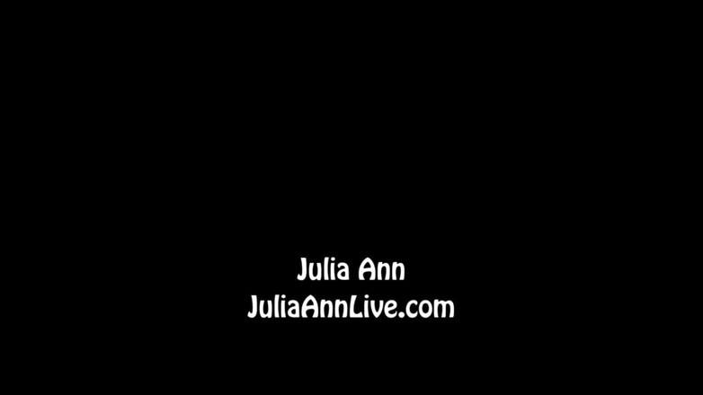 Julia Ann: Julia Ann liebt es, Siris engen arsch zu lecken!