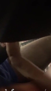 Vista subdosa. Gli ho messo il telefono per le gambe e ho succhiato tutto lo sperma fuori rapidamente