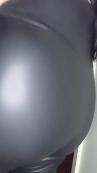 Ai putea rezista complet 10 minute din curul meu perfect în pantaloni Wetlook