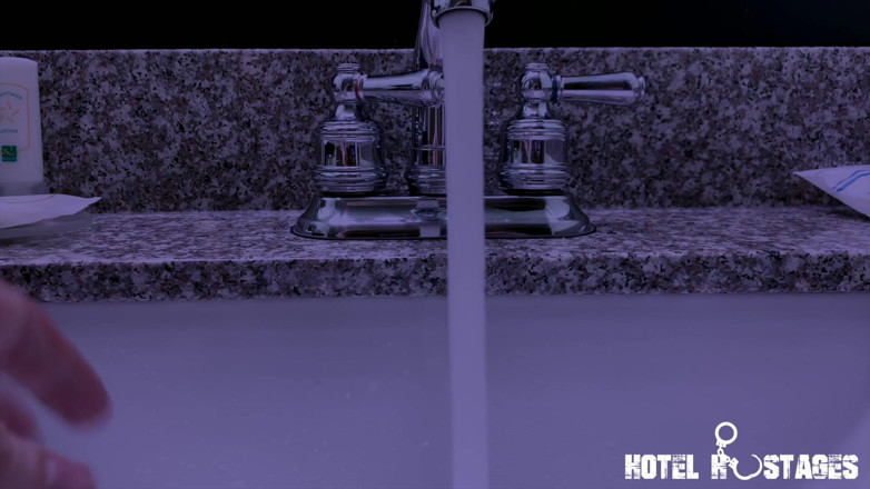 Hotel Captives: Păstrarea casei cu Stephie Starr