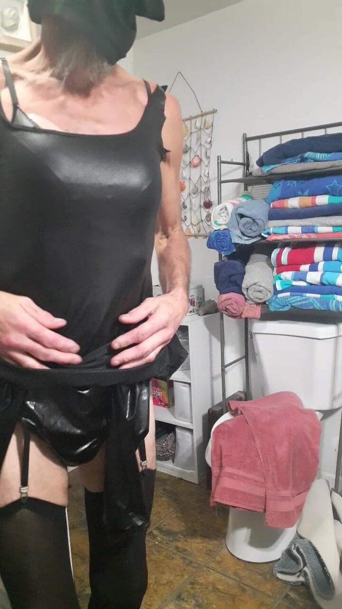 Crossdressers Cd Michelle wearing sexy lingerie: Cdmichelle experimentando roupas diferentes, em seguida, começa a cavalgar um...