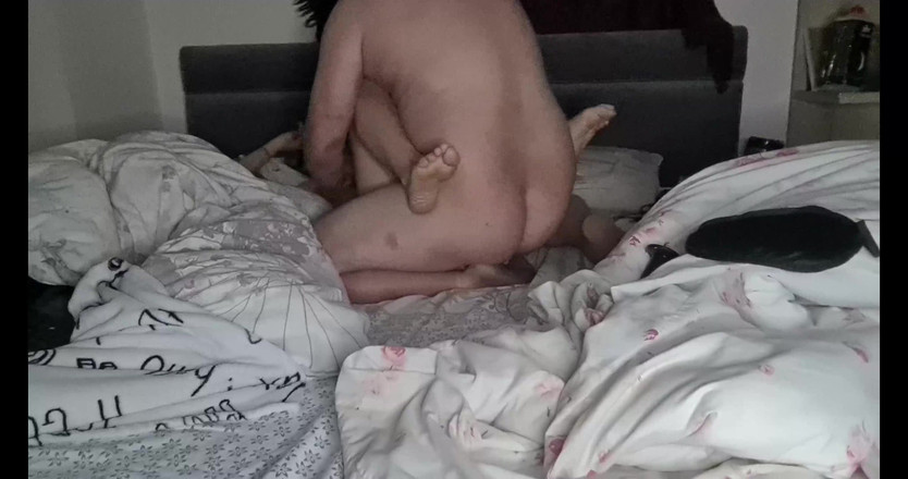 Anal Fetish Couple: Cette salope excitée a besoin de se faire baiser la...