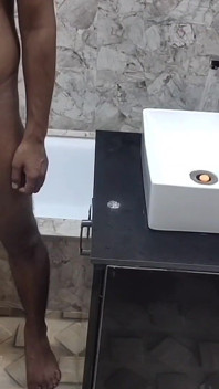 Indisches chhuby mädchen im badezimmer gefickt und will auf ihr gesicht kommen