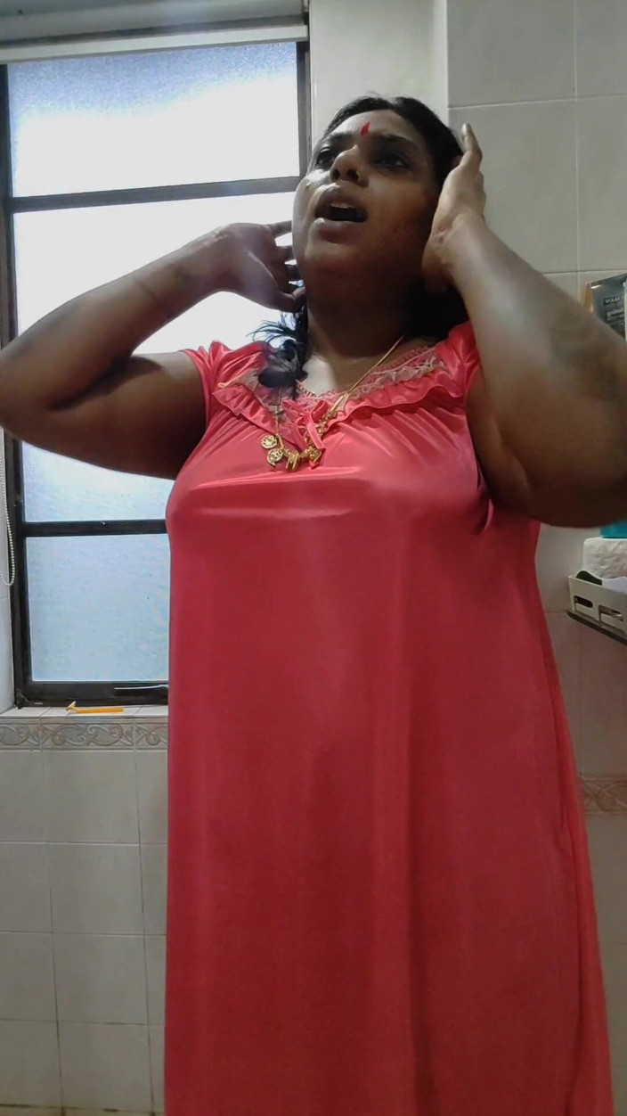 Ilariafajralilura: Ituela Oru Amma Thane Sollitaranum