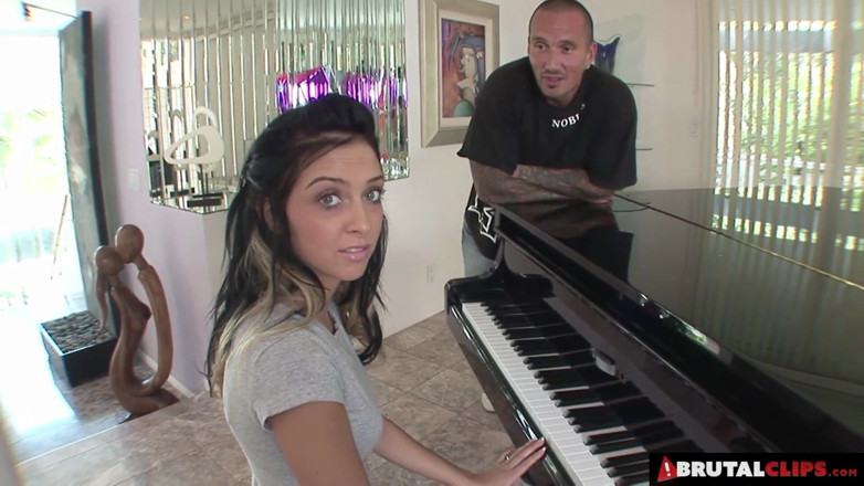 Brutaclips: सुंदर काले बाल वाली Stephanie kane की चुदाई और लोड के साथ छिड़काव