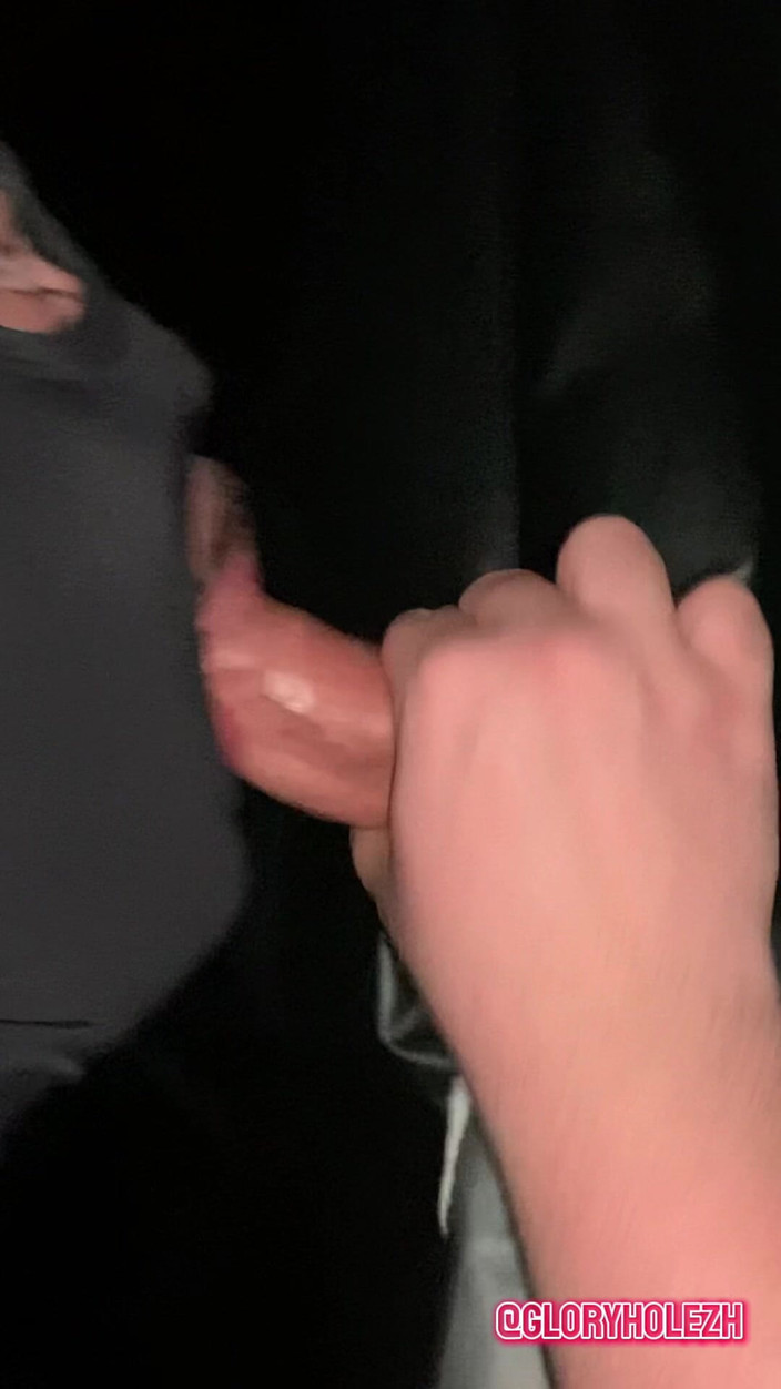 gloryholezh: 22 jahre alter fußballspieler bekommt nach dem training seinen ersten...