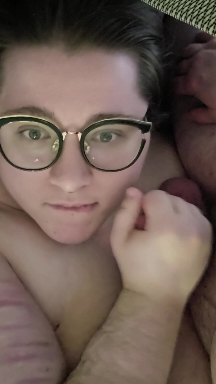 puppyrolls: Dapat pancutan mani panas di muka saya!