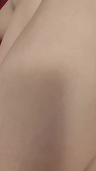 Je joue en solo avec ma bite