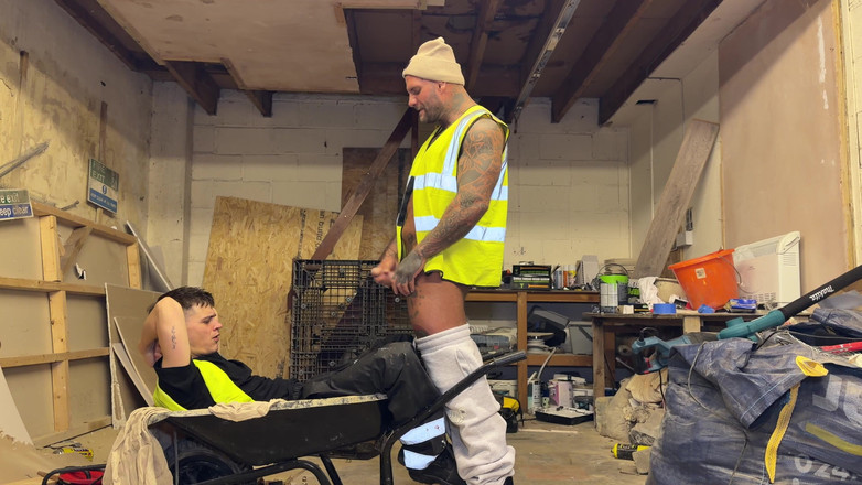 Troy White UK: Proll-twink gegen 3 große schwänze &amp;mit 3 riesigen ladungen bedeckt